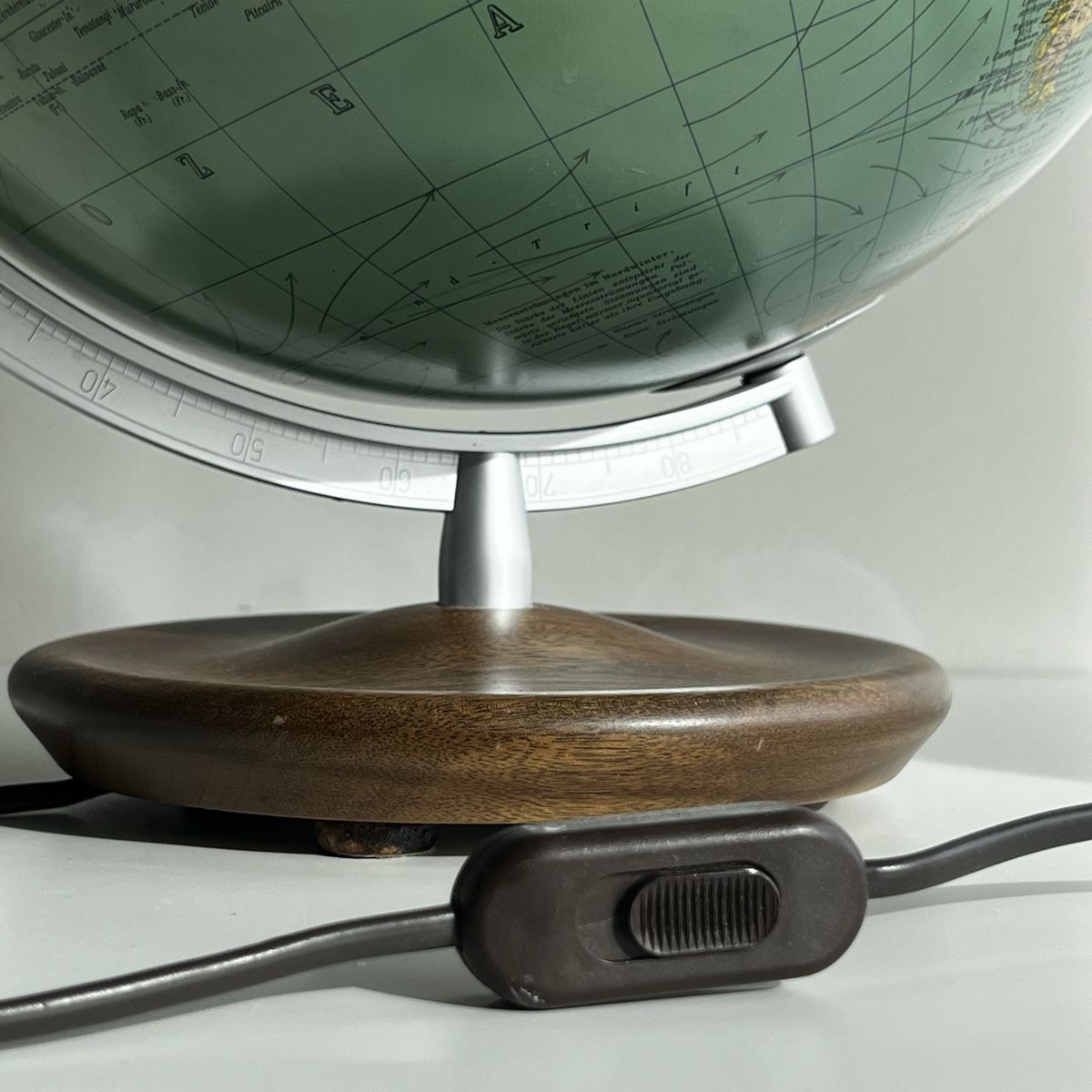 Lampade: Large Vintage Illuminated Globe Columbus Erdglobus Duplex – Usato da Oberägeri venduto da Theonose74 4