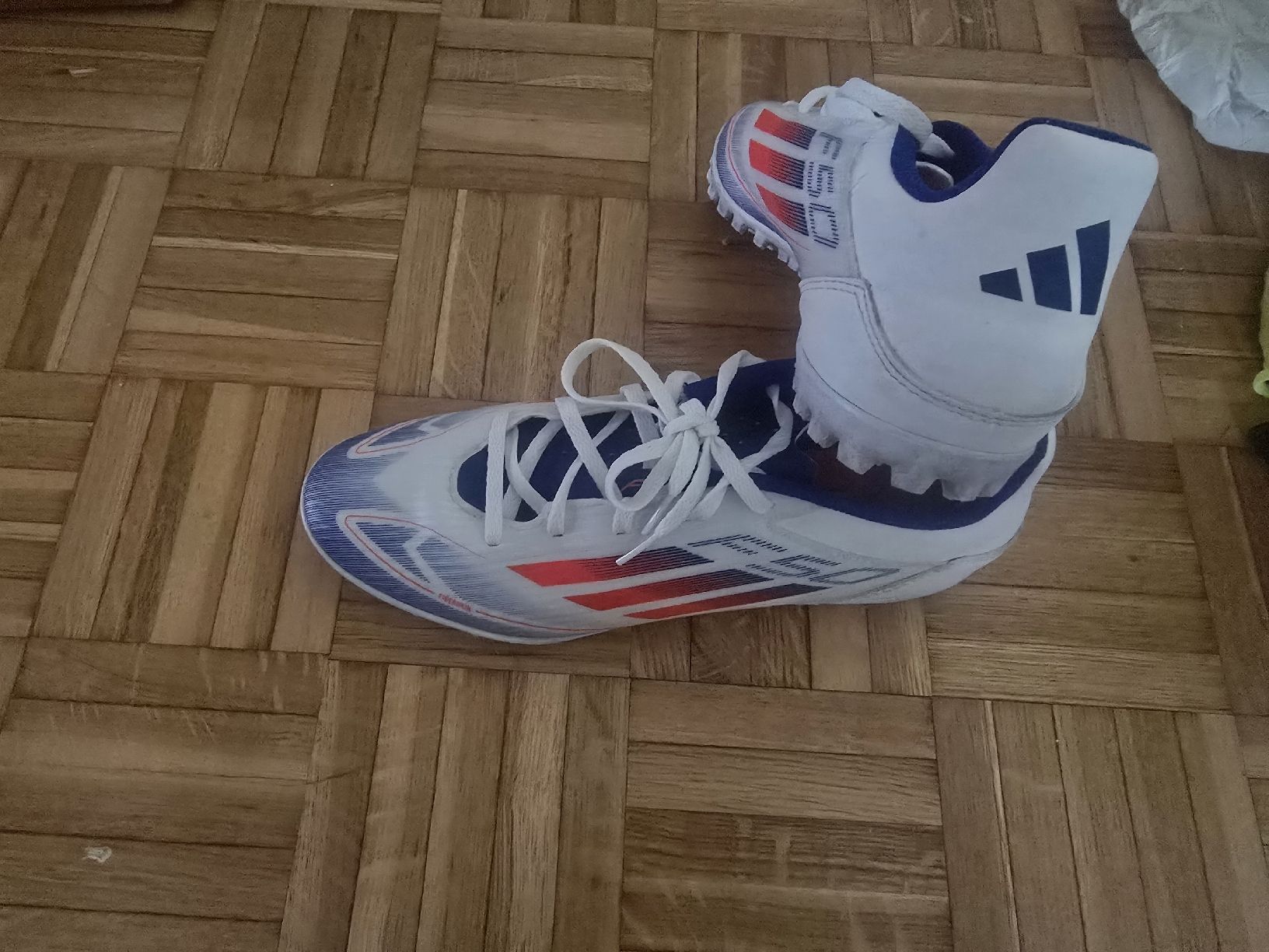 Adidas Scarpe da uomo: Chaussures de foot Adidas Predator, pointure 44  – Usato da Mont-sur-Lausanne venduto da Didinho