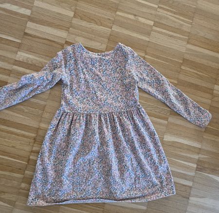 Kleid H&M Blumenmuster langarm Grösse 122/128 sehr gut