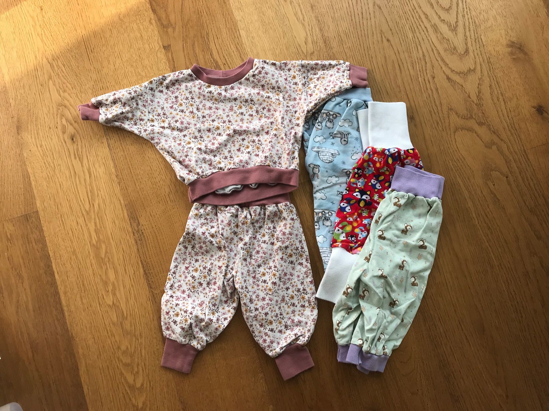 Lotti & Set di vestiti: Kleider Grösse 56/62 selber genäht – Nuovo (secondo la descrizione) da Wollerau venduto da Oriole83