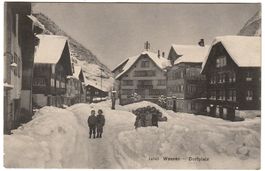 Ansichtskarte Wassen,   Dorfplatz im Winter