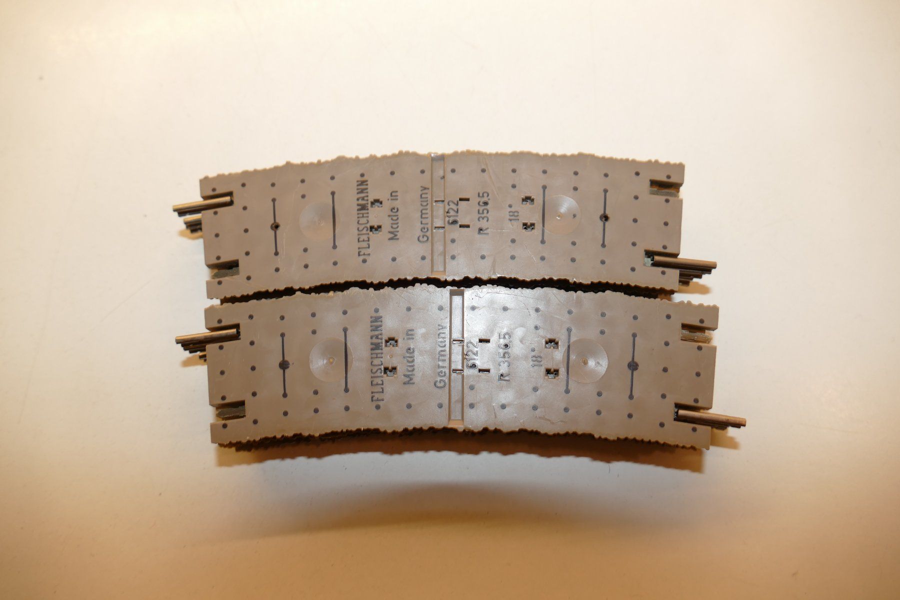 Fleischmann Modellini di ferrovie: Fleischmann H0: 6xgebogenes Gleis Nr. 6122 – Usato da Niederhasli venduto da rail-duerst 1