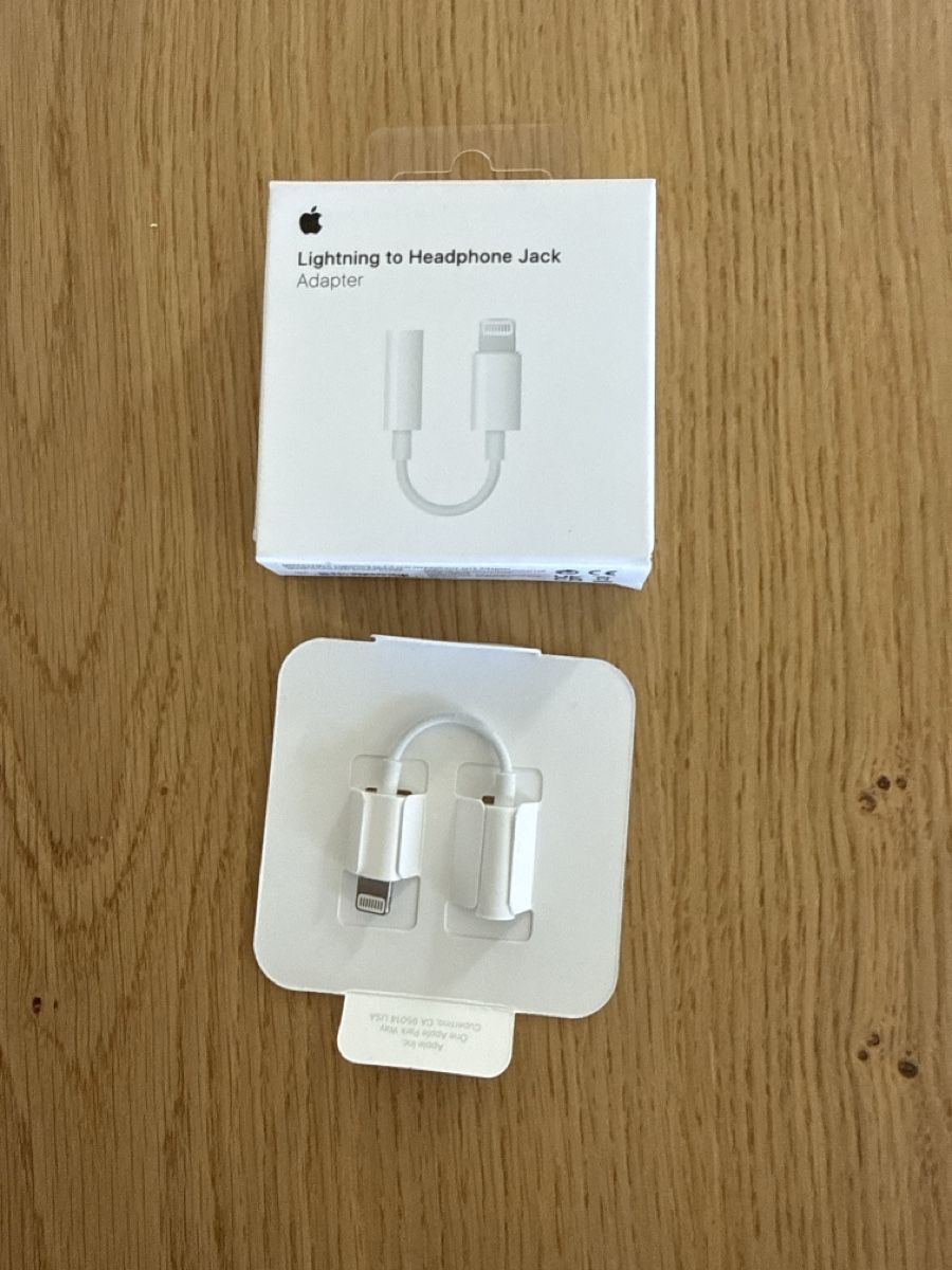 Apple Unità & Adattatore: Apple Lightning to Headphone Jack Adapter - Brand New – Nuovo (secondo la descrizione) da Speicher venduto da Nabendu 1