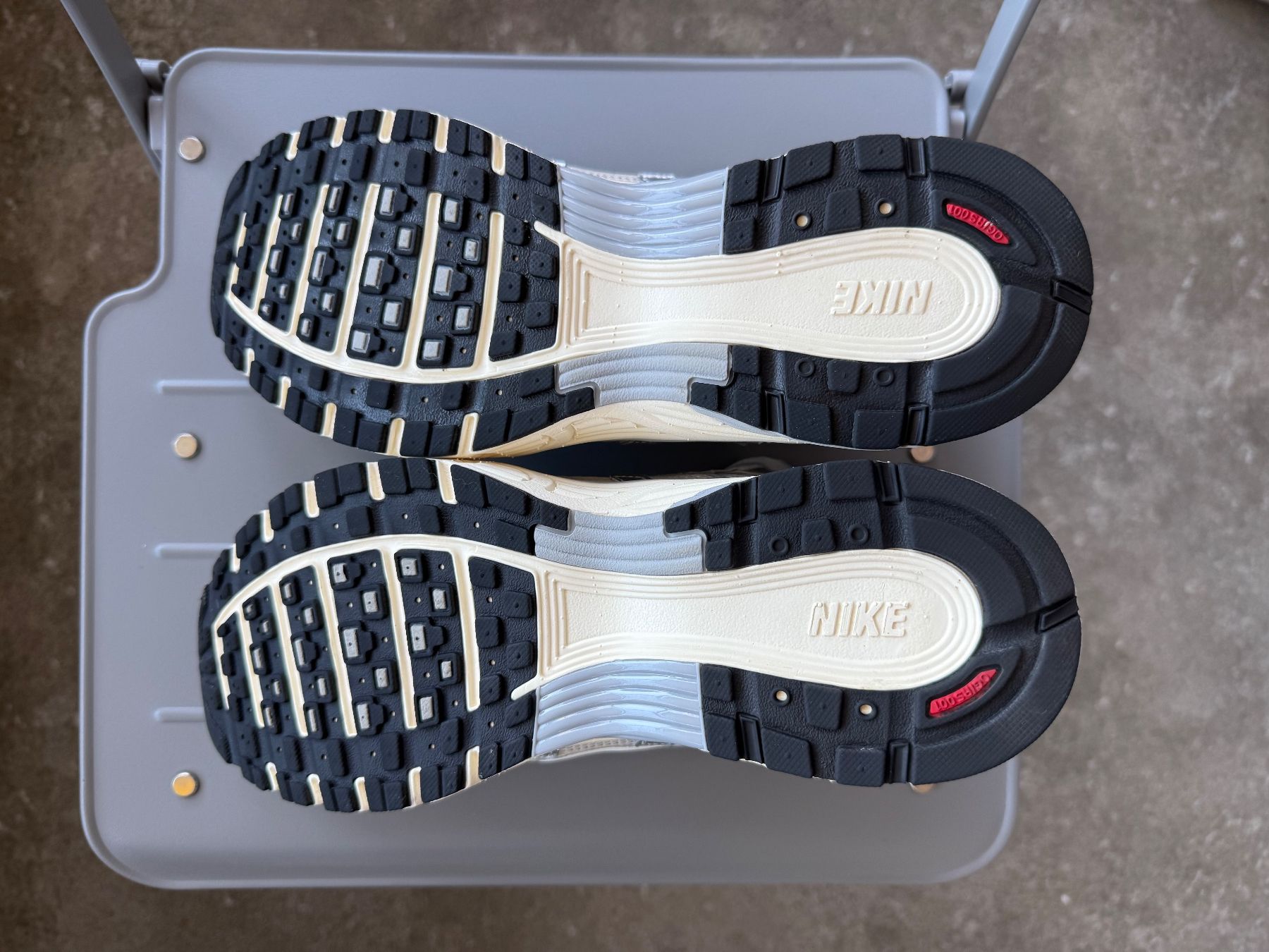 Nike Scarpe da uomo: Nike P-6000 US 9.5 / EU 43 weiss / silber / grau – Nuovo (secondo la descrizione) da Bern venduto da samuelmeier94 4