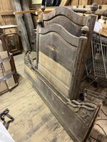 Altes Holzbett