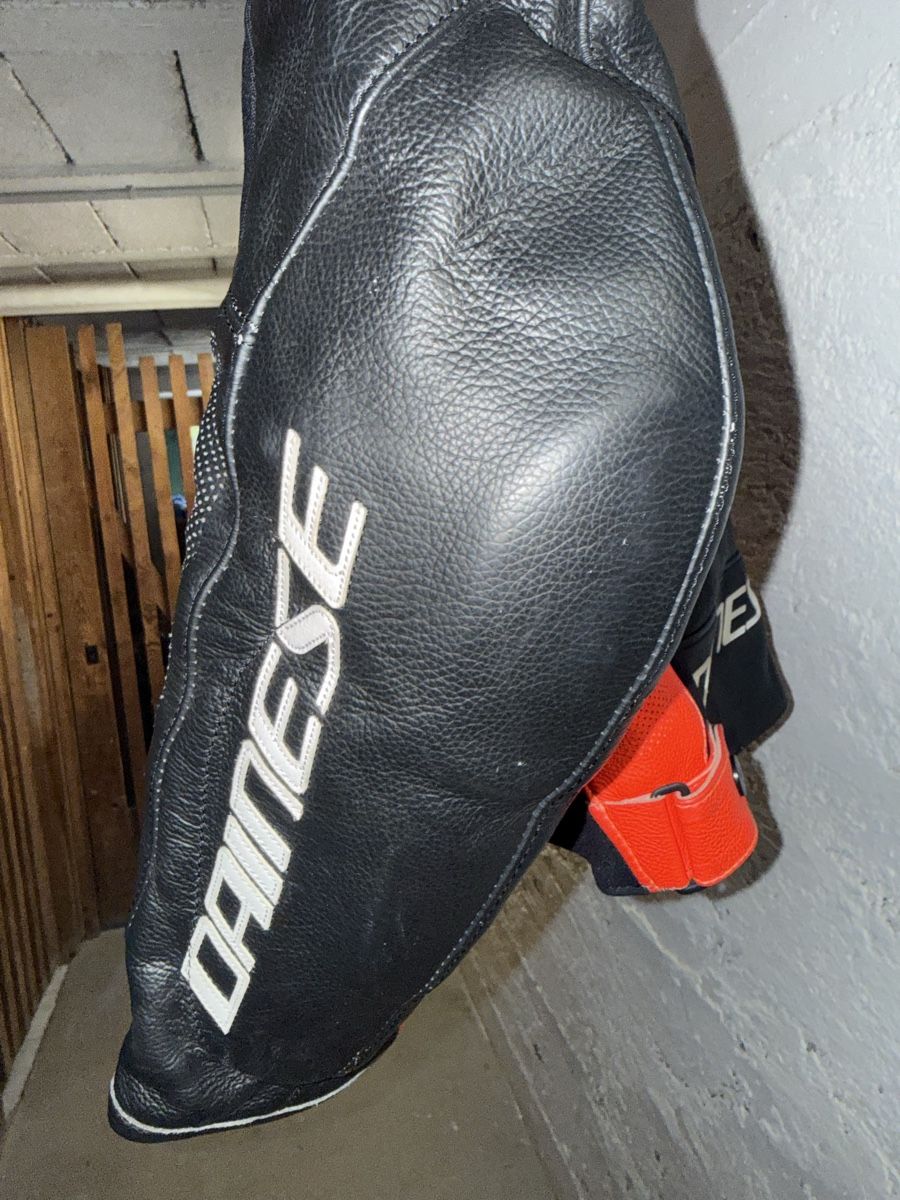Dainese Vestes: Dainese Leder Motorradjacke Gr.48 – D'occasion à pratteln par Bogi94 2