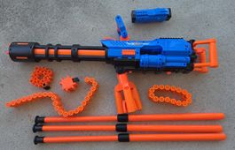 Zuru X-Shot Insanity Motorised Blaster mit Stativ neuwertig