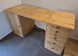 Holz Schreibtisch mit viel Stauraum, gebraucht
