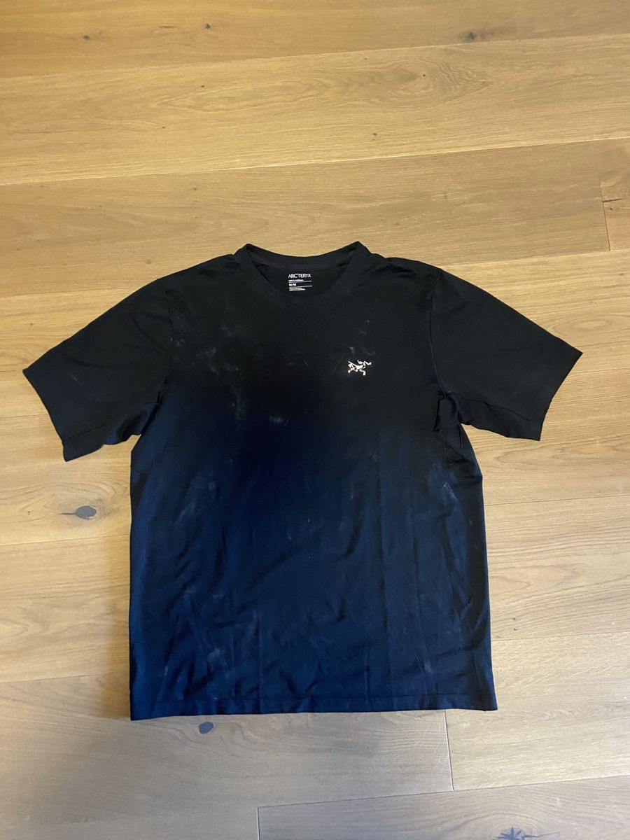 Arcteryx T-shirt: Arc’teryx T-Shirt – Nuovo (secondo la descrizione) da Ausserberg venduto da ani_7jqv