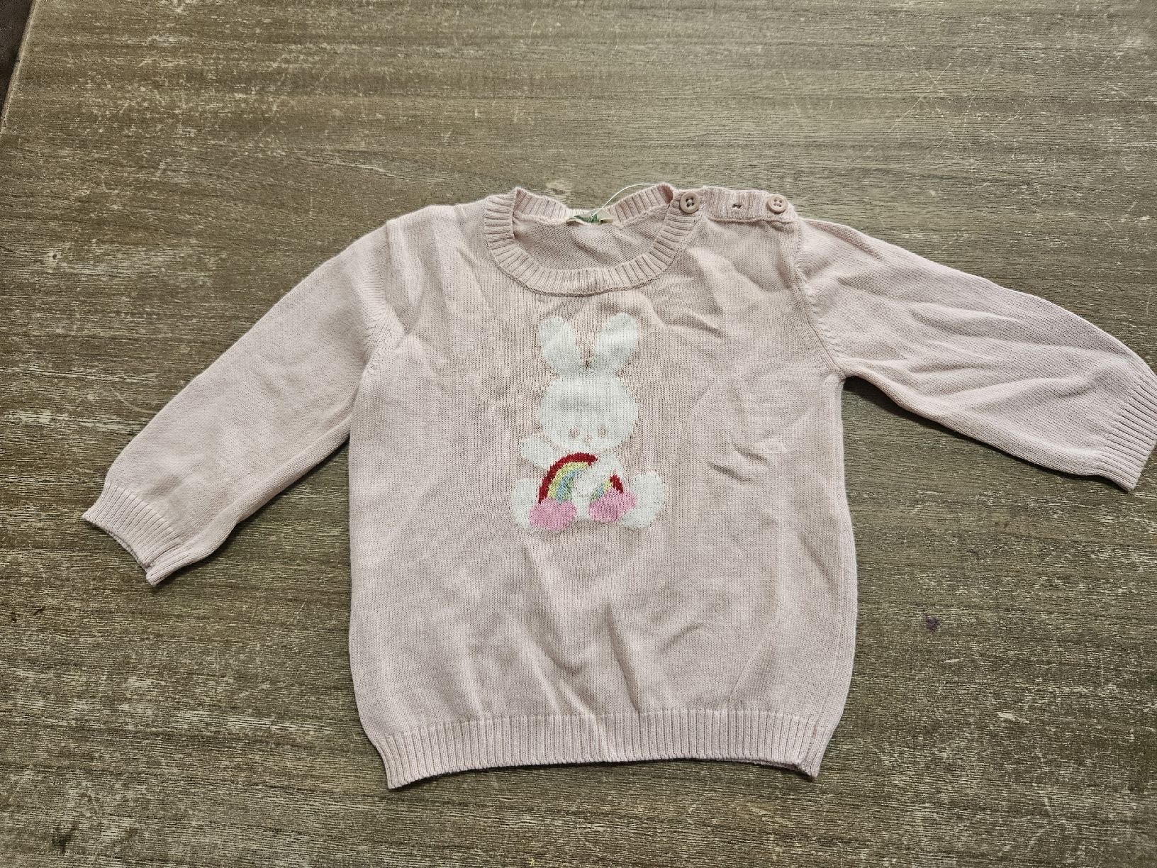 Benetton Pullover & Sweatshirts: Mädchen Pullover mit Häschen Motiv, Grösse 62 – Gebraucht aus Horw von Zedy01