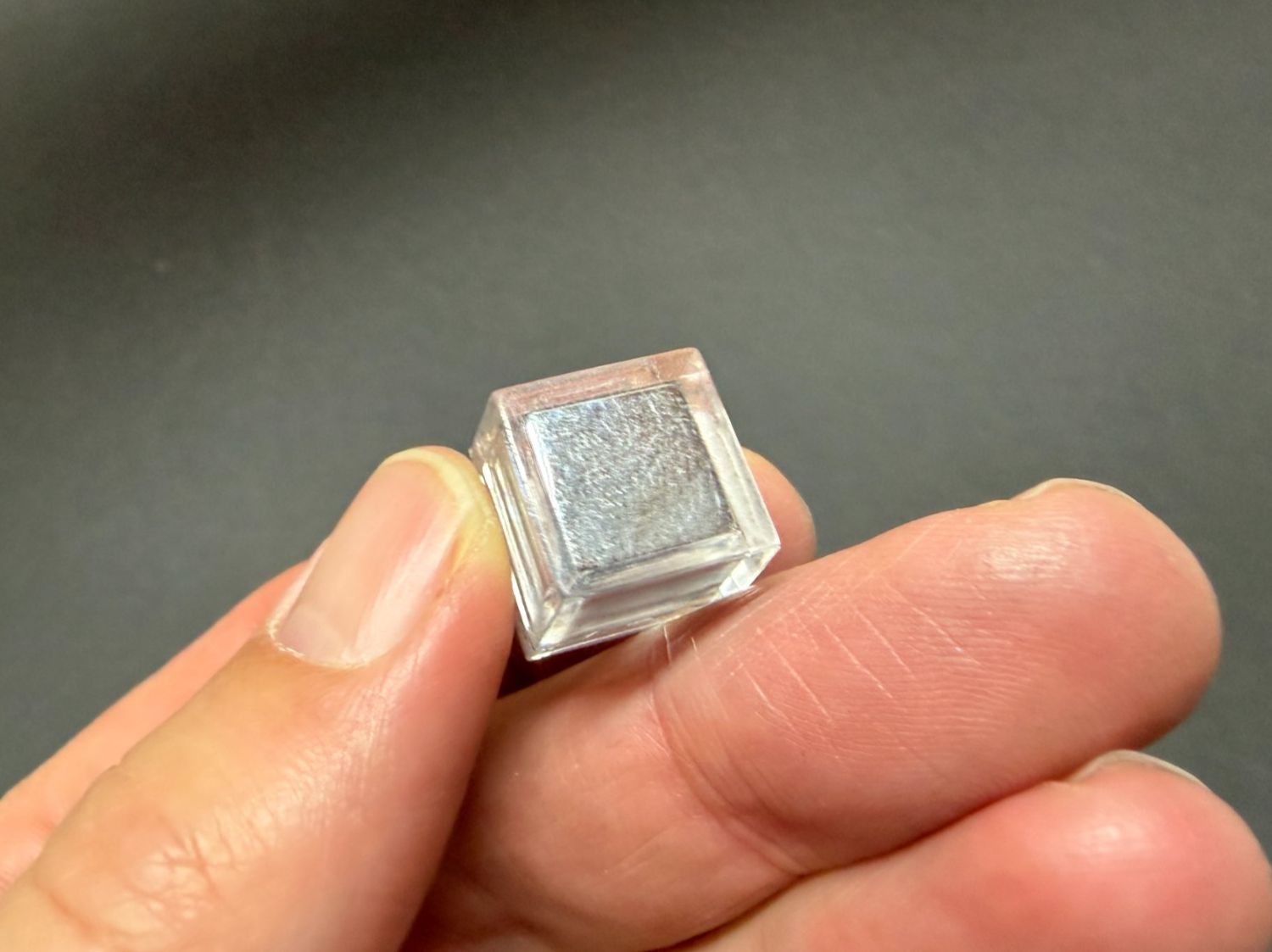 Metalli preziosi: Elementwürfel Gallium 1 ccm, ca. 6 g in Plexiglasdöschen – Nuovo (secondo la descrizione) da Lützelflüh-Goldb venduto da Elementis 1