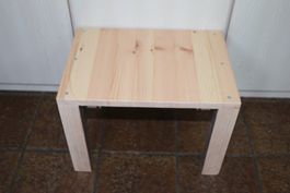 Holzhockerli / Beistelltischli aus Altholz, gefertig