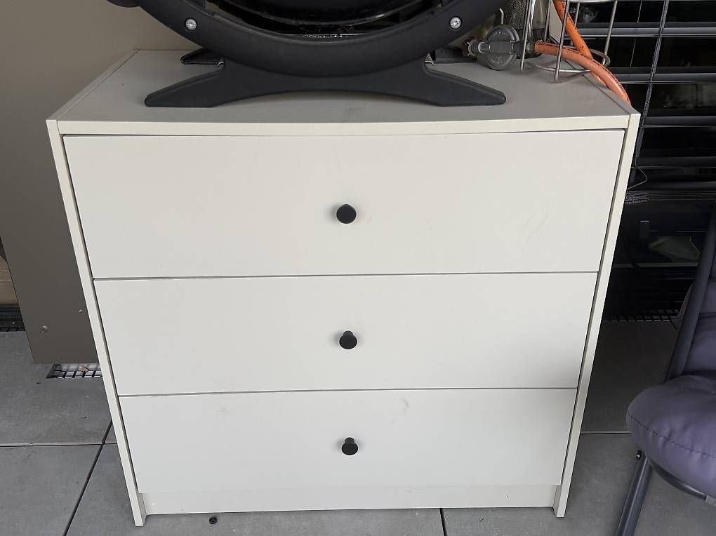 Commodes: Weisse Kommode mit 3 Schubladen – D'occasion à Liebefeld par m_m_mdx6