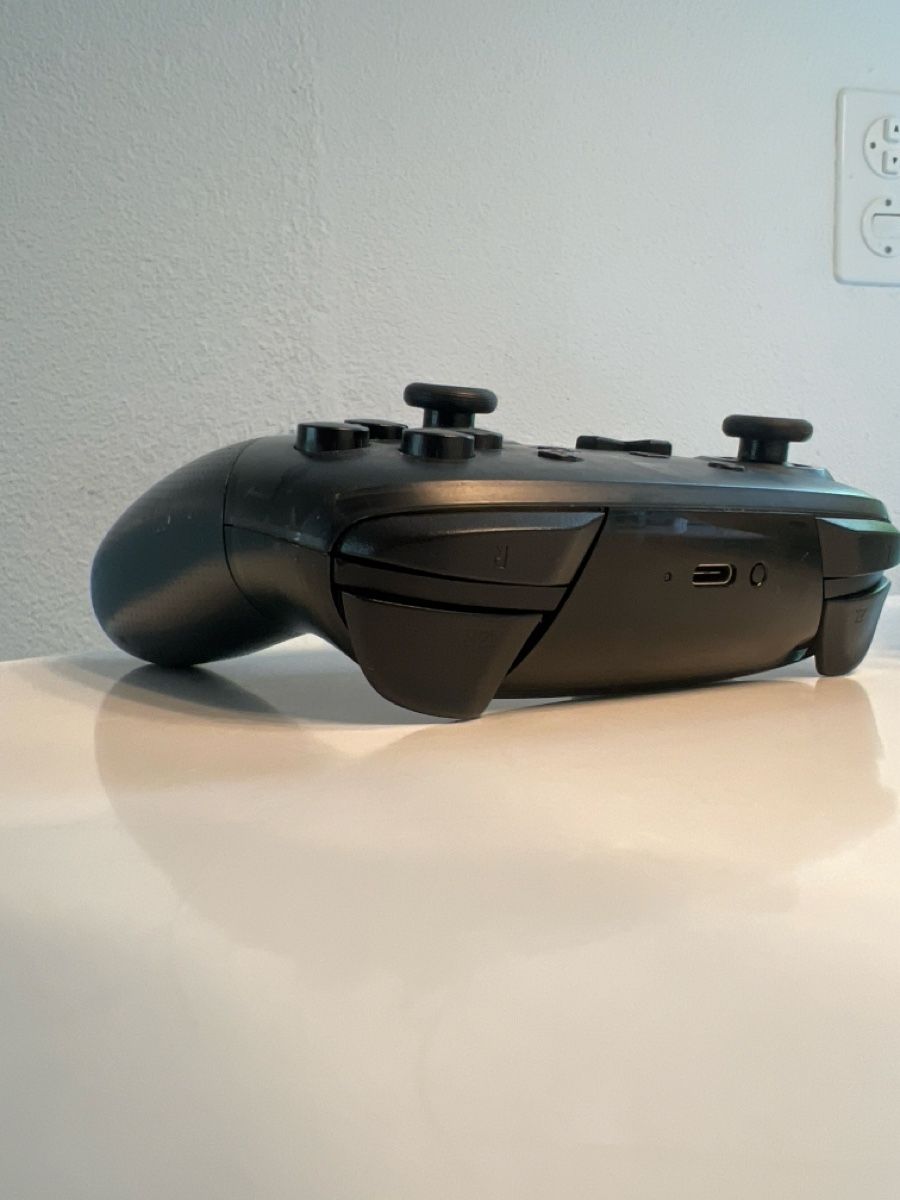Nintendo Controller: Nintendo Switch Pro Controller - Top Zustand! Schwarz – Usato da Winterthur venduto da jea_5rqd 1
