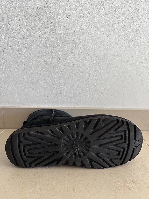 Scarpe da donna: Ugg noir – Usato da Pomy venduto da Gtum 1