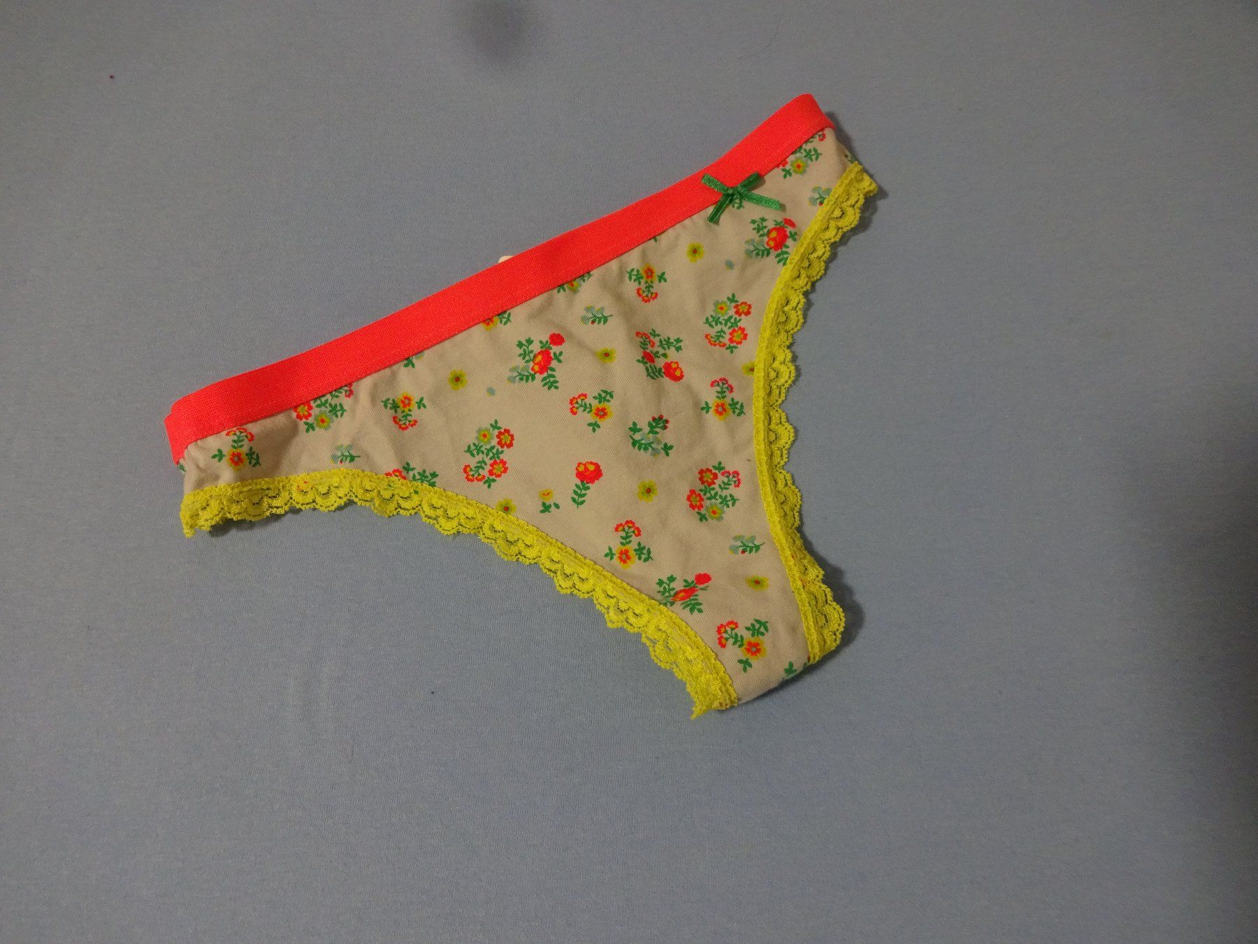 Altra biancheria intima: Herziger String/Ladies – Nuovo (secondo la descrizione) da Rothrist venduto da Mistery1