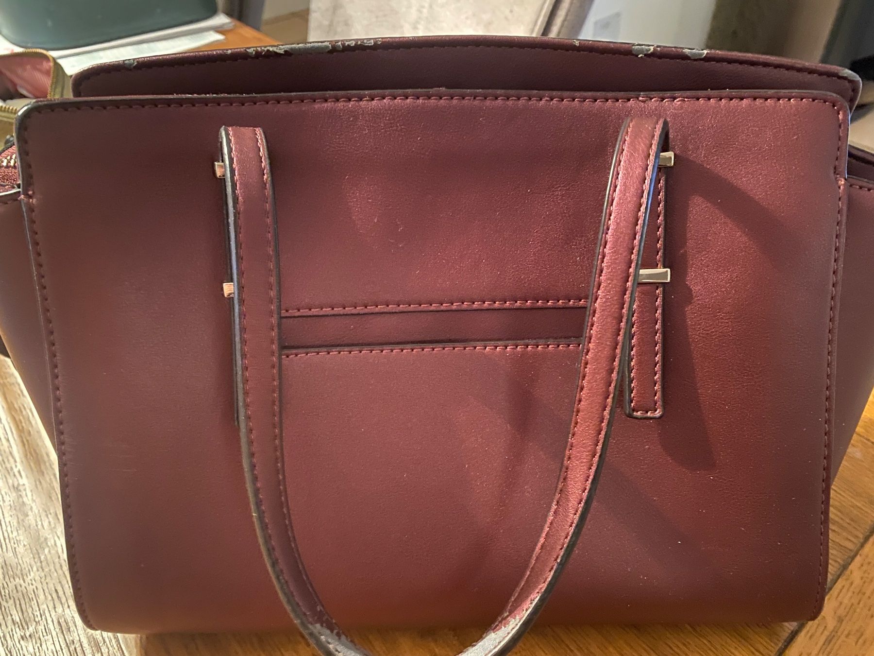 Guess Borse da donna: Guess Handtasche, bordeauxrot – Usato da Abtwil SG venduto da Zwiebi 1