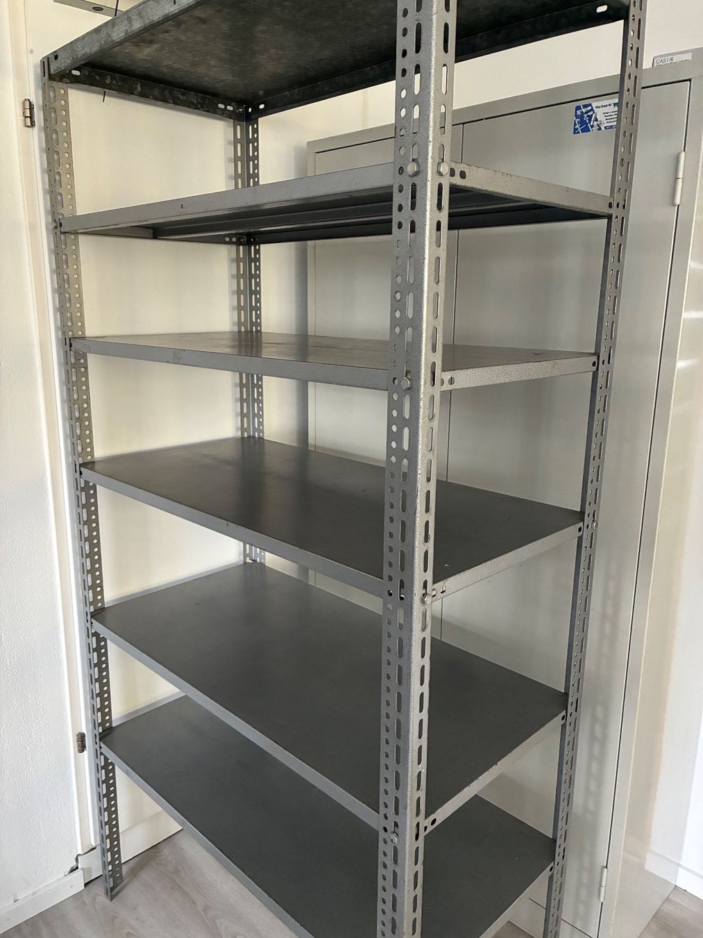 Scaffali: Robustes Metallgestell 200x100x50cm – Usato da Niederhelfenschwil venduto da Spider150 2