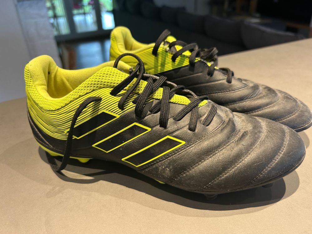 Chaussure de foot outlet adidas noir et jaune