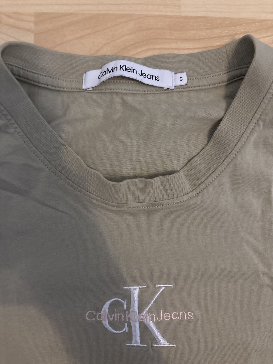 Calvin Klein T-shirt: Calvin Klein Shirt – Nuovo (secondo la descrizione) da St. Gallen venduto da sabrina_19 1
