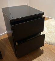 Nachttisch IKEA Malm schwarz mit Glasplatte