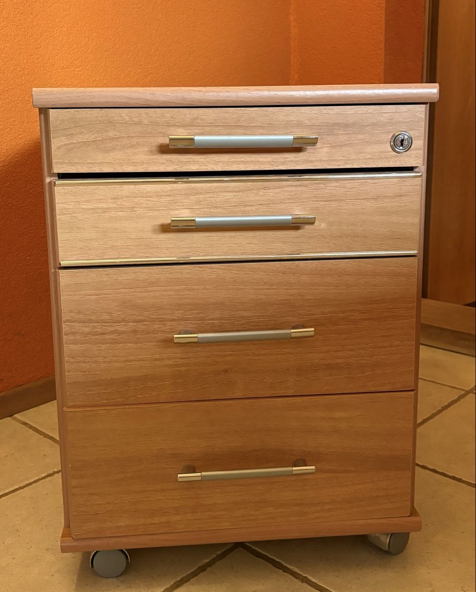 Schreibtische: Schreibtisch – Gebraucht aus Forch von piaa_b 1