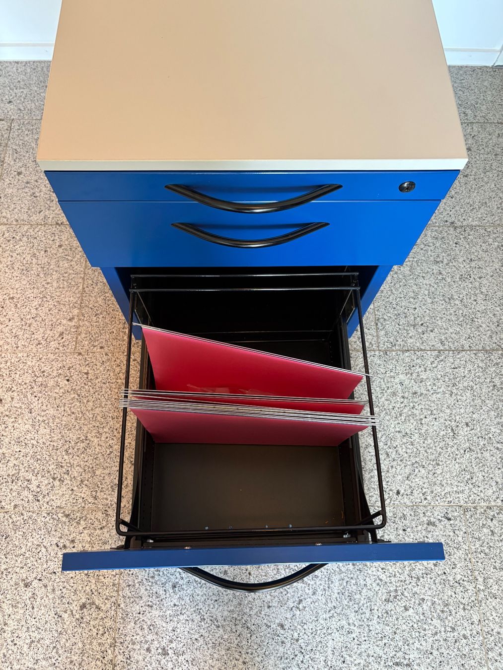 Banconi: Schreibtisch Roll-Container / Rollkorpus blau – Usato da Jona venduto da Matse7 3