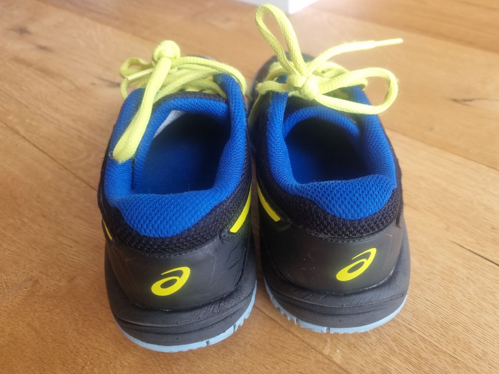 Asics Schuhe für Jungen: Asics Kinder Hallenschuhe Gr. 35 – Gebraucht aus Brütten von gupi1717 4