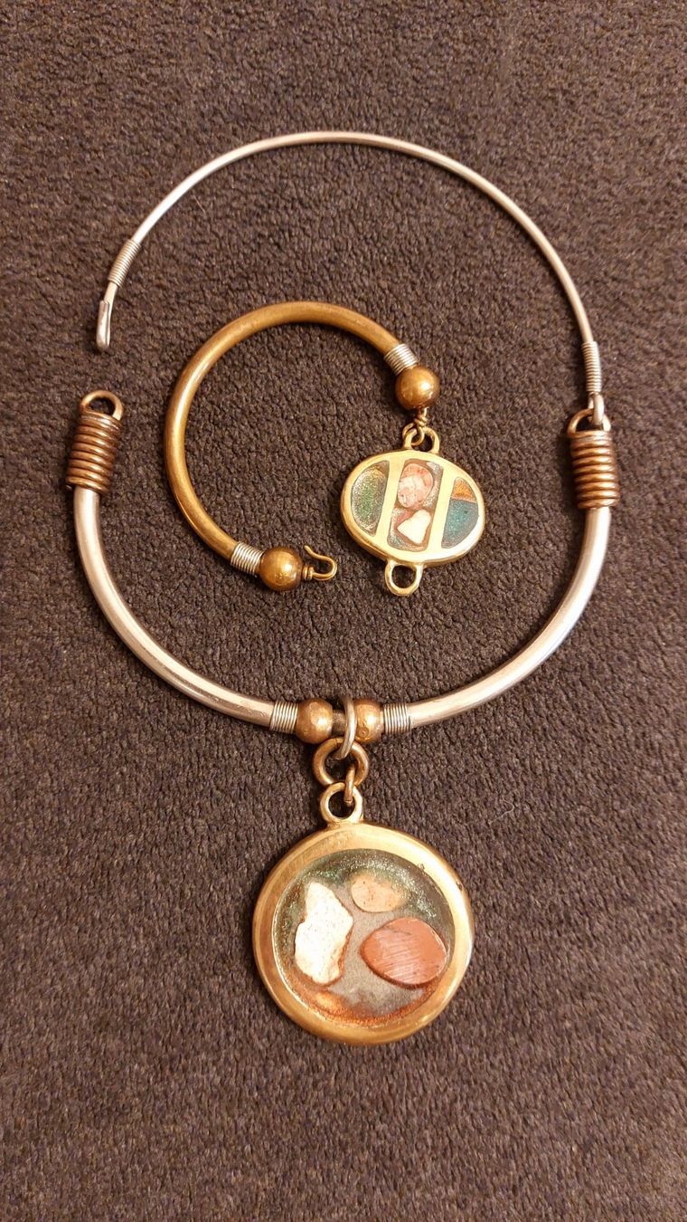 Altri gioielli: Broncecollier mit Armreif – Usato da Zürich venduto da Albert999