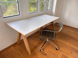 Hochwertiger Schreibtisch