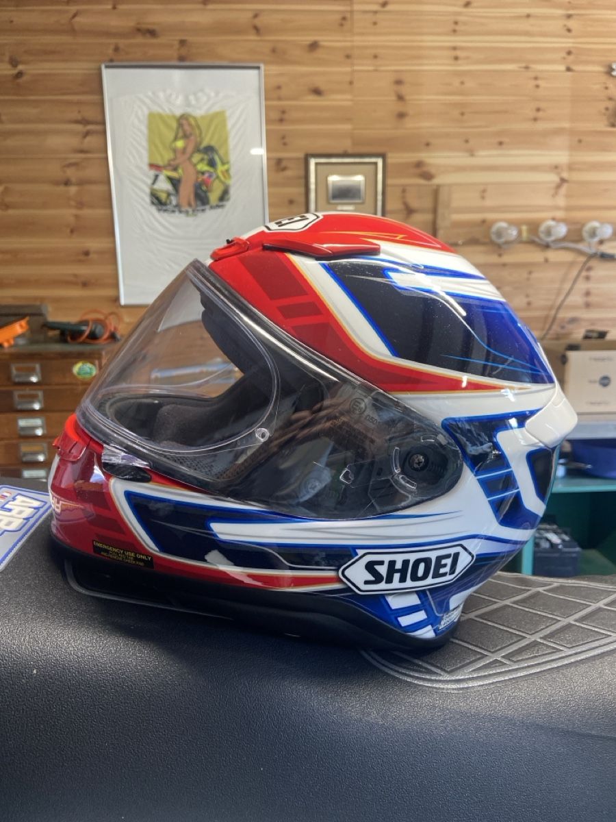 Shoei Helme & Visiere: Shoei Motorradhelm Grösse M – Gebraucht aus Grenchen von Motorini