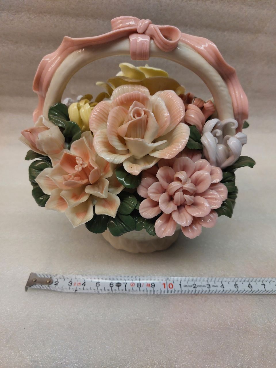 Statuette: Ceramic flower basket, spring decoration – Usato da Pambio Noranco venduto da TREBORLOP 1