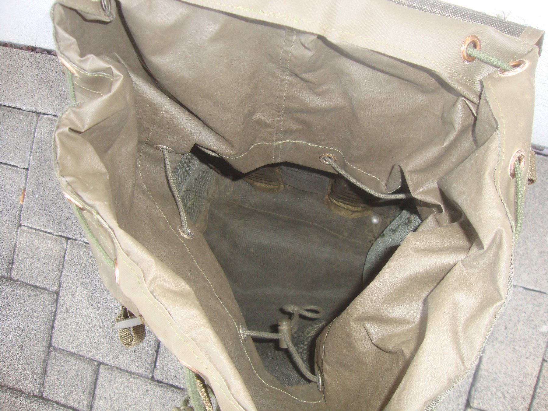 Schweizer Armee Zaini: Rucksack Kampfrucksack Karusa 90 Militär – Usato da Döttingen venduto da Kubuli1 5