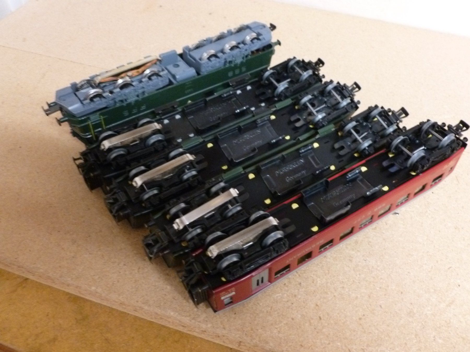 Märklin Modelleisenbahnen: Gotthardzug beleuchtet, 5 teilig – Gebraucht aus Oberbipp von Vifu 4