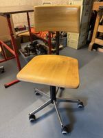 Arbeitsstuhl Holz mit Rollen verstellbar gutem Zustand