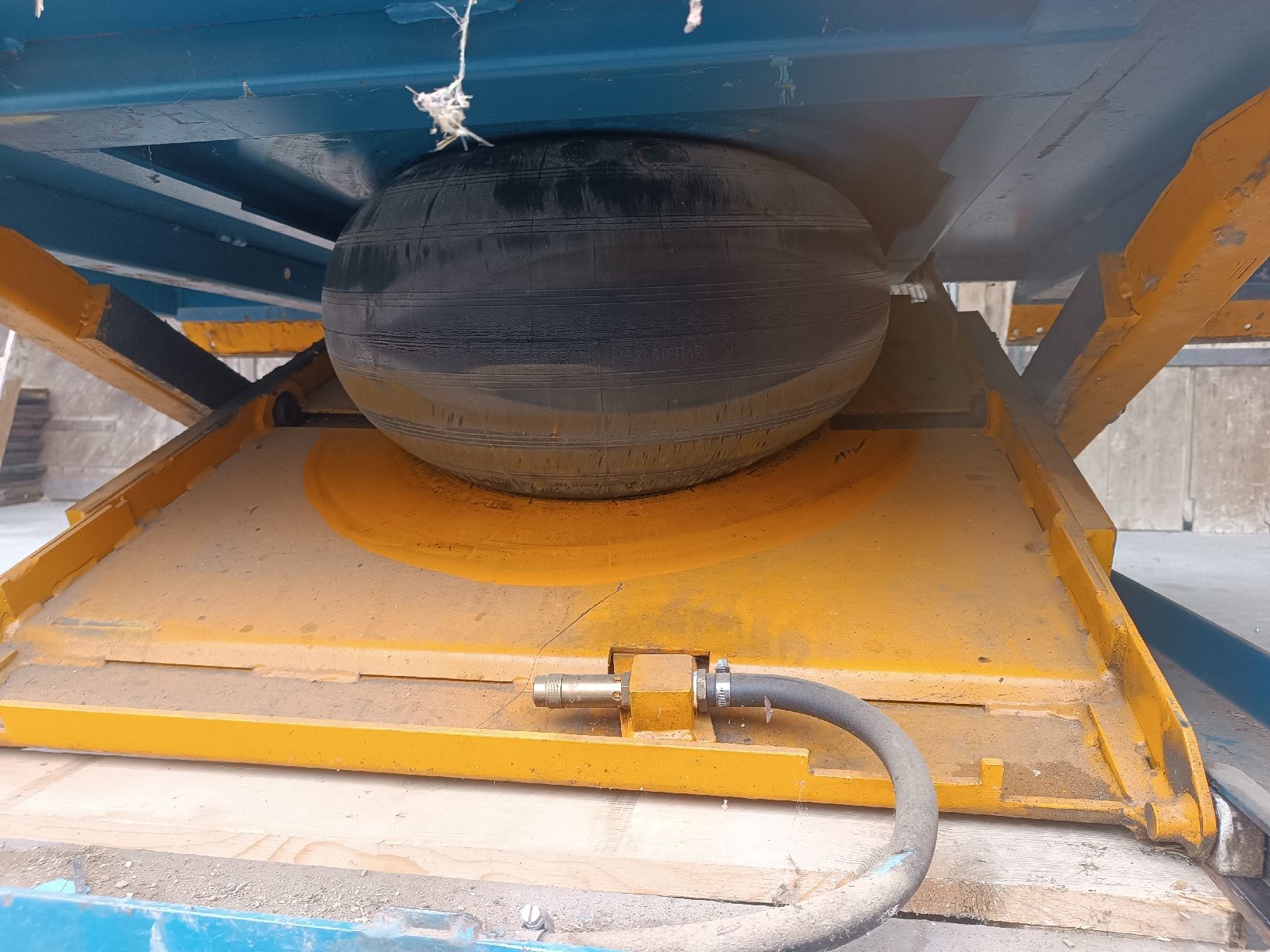 Piattaforme elevatrici & Crick: Herkules Autolift Pneumatisch  – Usato da Vinelz venduto da hae_sp7m 2