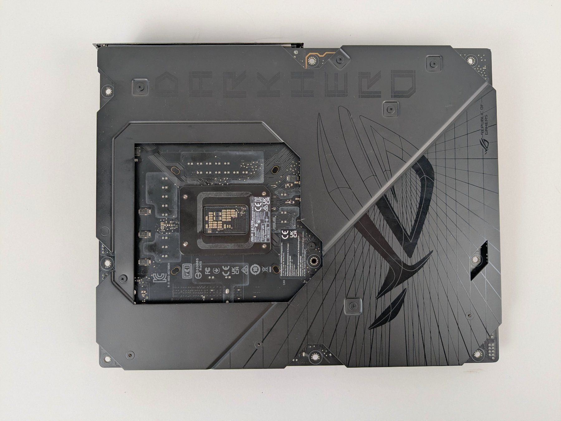 Asus Mainboards: ASUS Mainboard Z790 Dark Hero – Neu (gemäss Beschreibung) aus Dintikon von Restwert_Dintikon 5