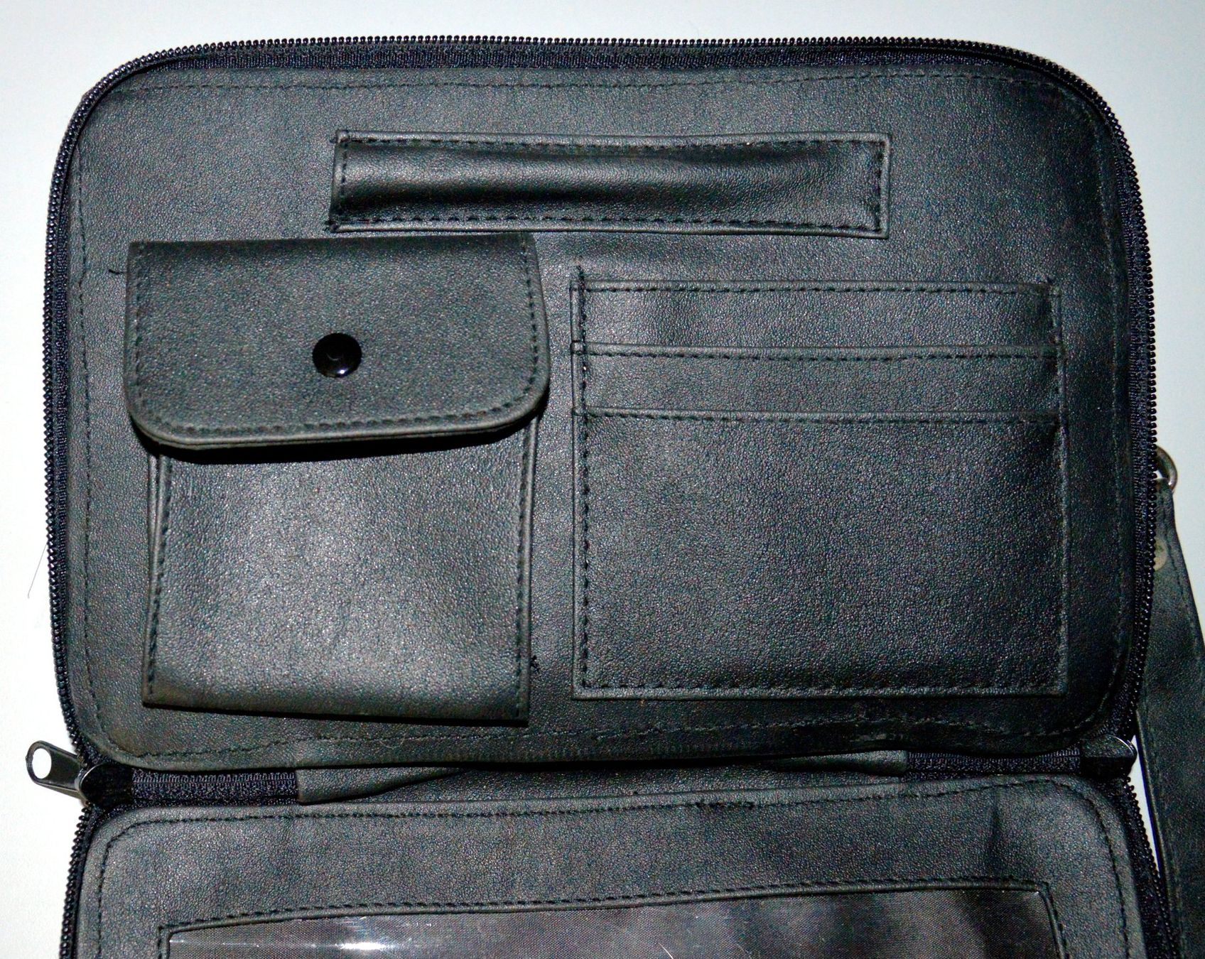 Taschen: Herrenhandtasche – Gebraucht aus Geroldswil von  2