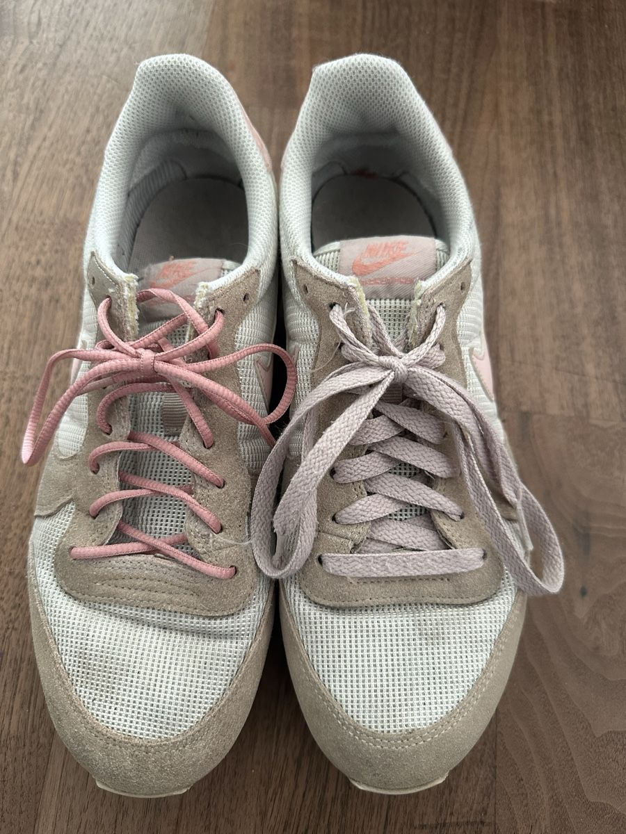 Nike Scarpe da donna: Nike Damen Sneaker, Grösse 41 – Usato da steffisburg venduto da Corinne02