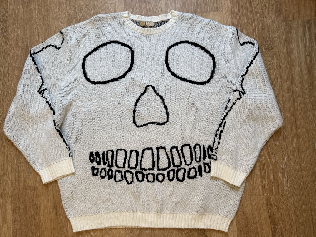 Maglioni & Felpe: Pull maille oversize blanc motif squelette Trap, t. M – Usato da Tavannes venduto da Thriftshop