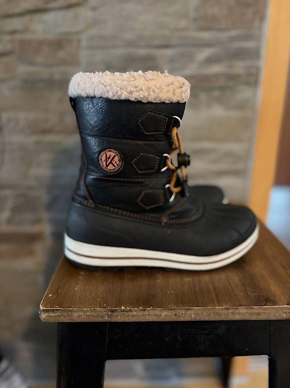 Scarpe da uomo: Bottes d'hiver – Usato da La Chaux-de-Fonds venduto da ann_8n89 1