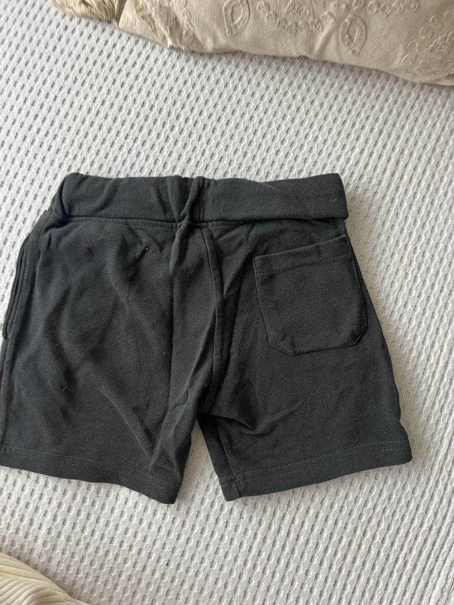 Pantaloni: SWEATPANTS SHORTS 98/104 – Usato da Basel venduto da theo-g77 3
