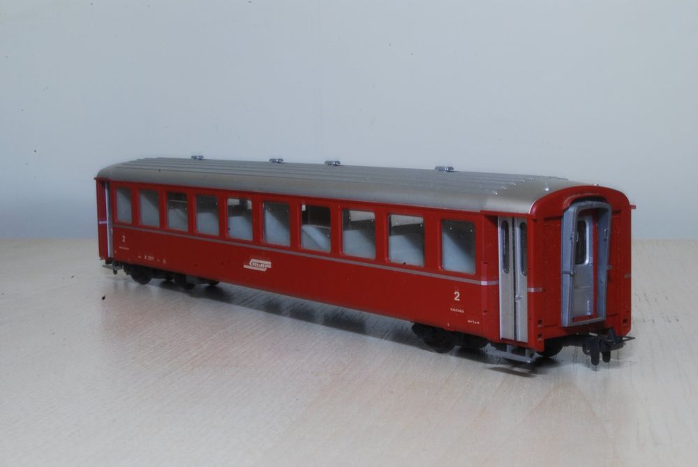 Bemo - 3282 Carrozza passeggeri a carrelli RhB di 2° cl., livrea rossa/marrone, epoca IV/V