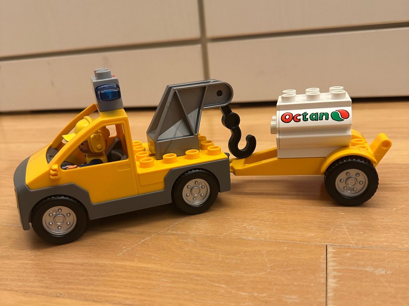 Lego Giocattoli: LEGO Duplo Tanklaster und Abschleppwagen – Usato da Ziefen venduto da elika 2