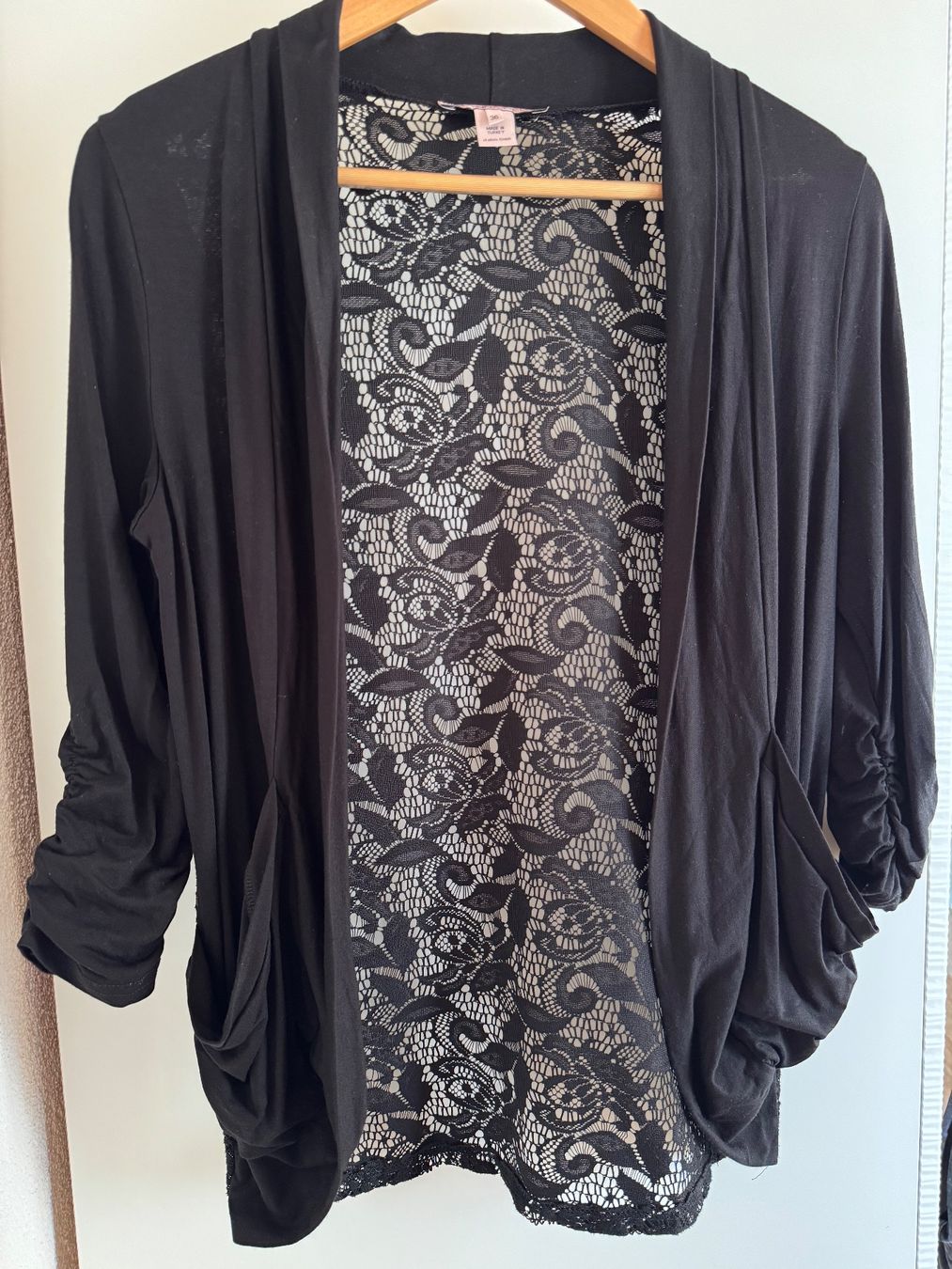 Anna Field Giacche: Schwarze Strickjacke, Gr. 36, black – Usato da Gommiswald venduto da Aloha.Spirit