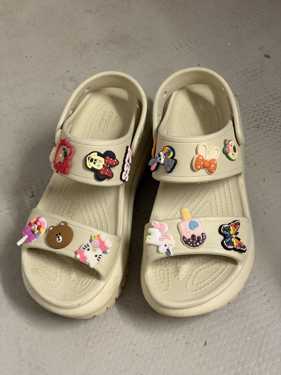 Schuhe für Mädchen: Croocs Sandalen – Gebraucht aus Arbon von LadyGSx