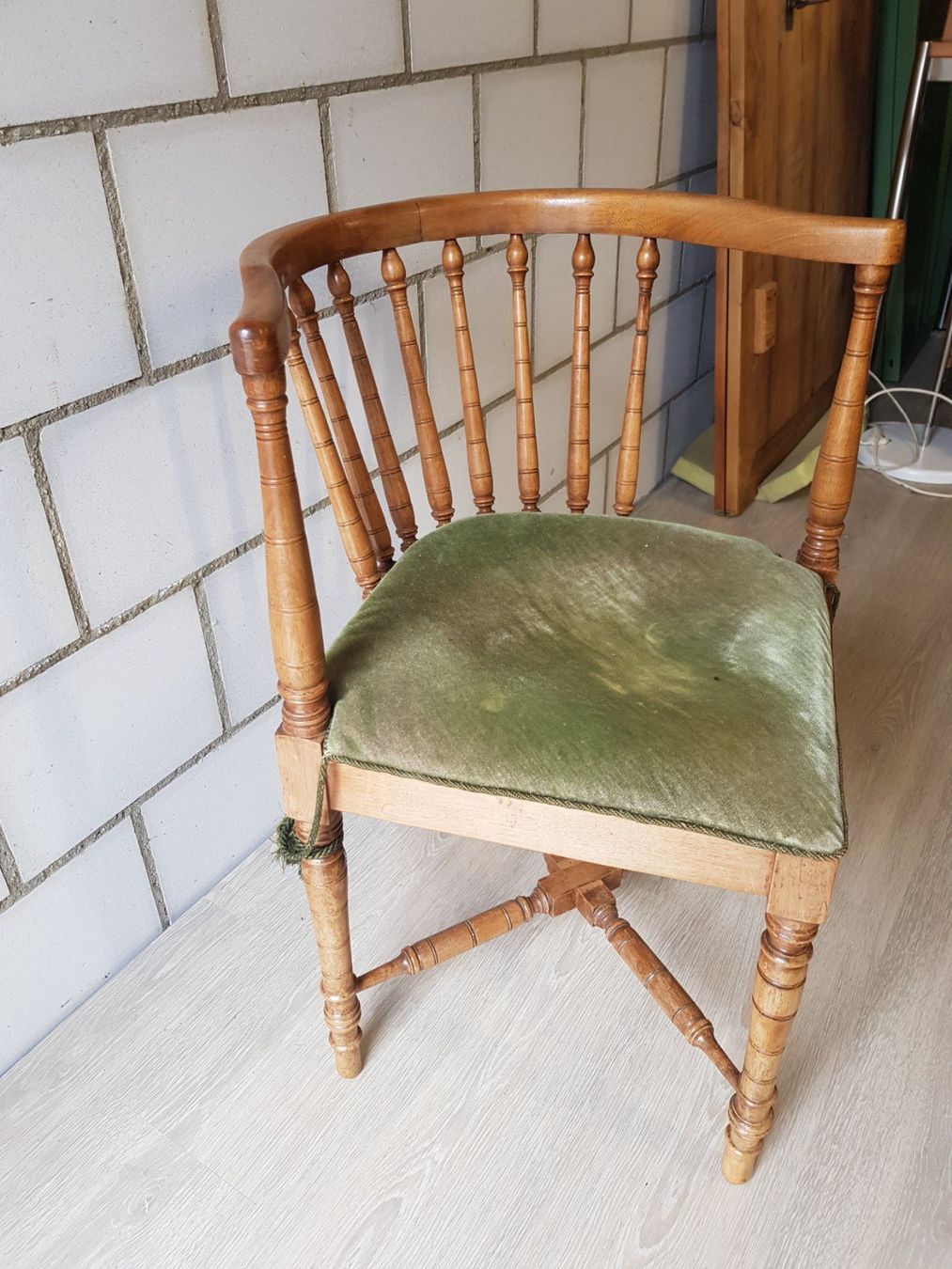 Stühle: spannender antiker Eck Stuhl Holz Dekorations Sessel – Gebraucht aus Walterswil BE von Lonitti 9