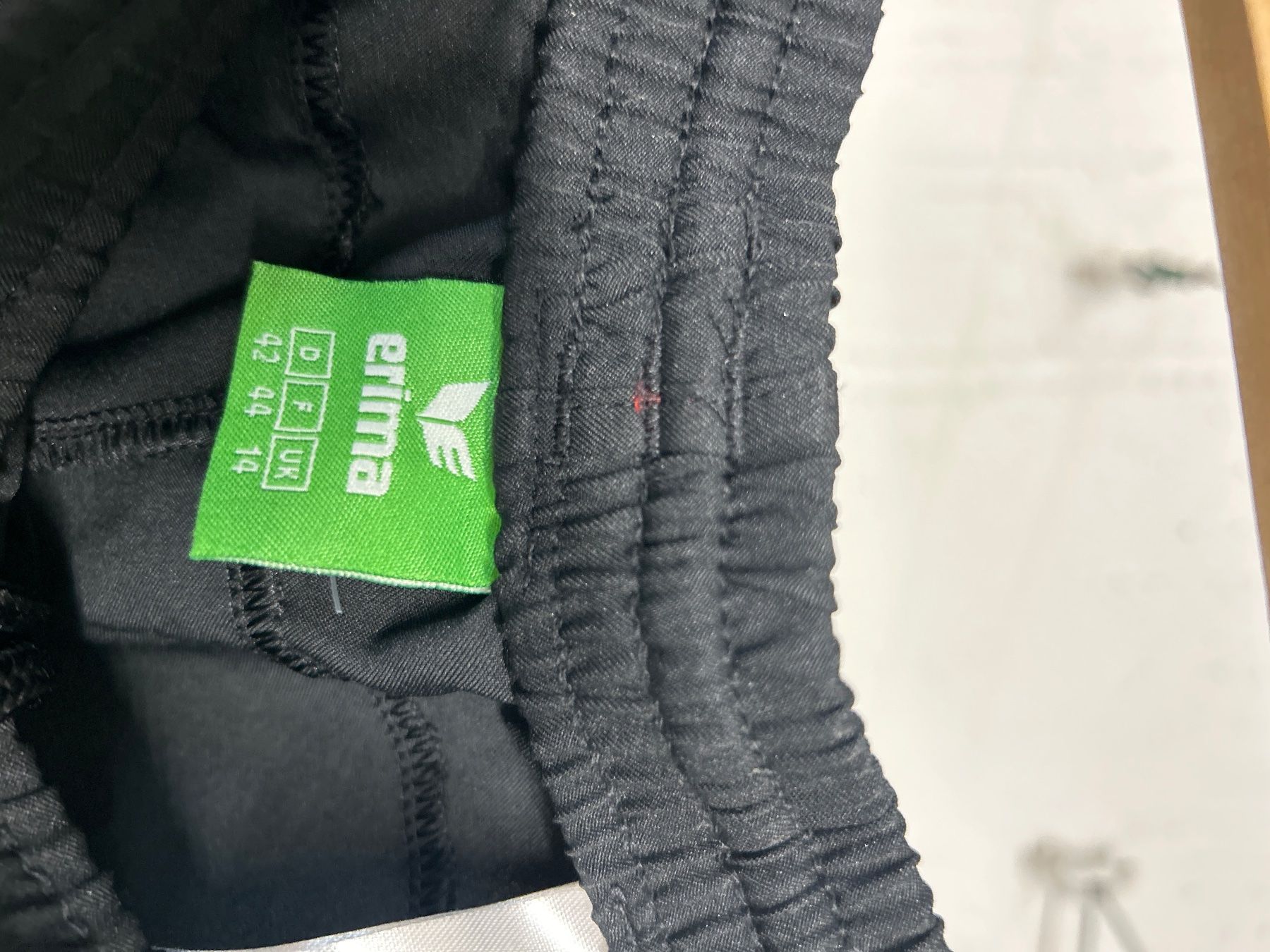 Erima Pantaloni: Erims Shorts Gr. 42 – Usato da Ipsach venduto da Rena-b 1