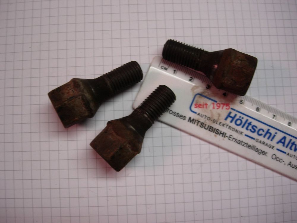 OMP SPEED Radschrauben Set | 20 Teile In Schwarz Mit Gelben Kappen | M12x1.5 | Für Perfekten Felgen-Look