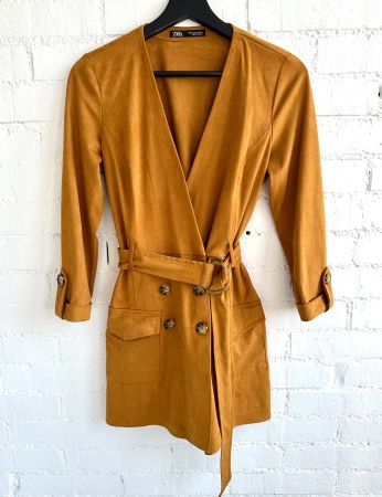 Kurzer Jumpsuit in Wildlederoptik / Zara / Gr. M